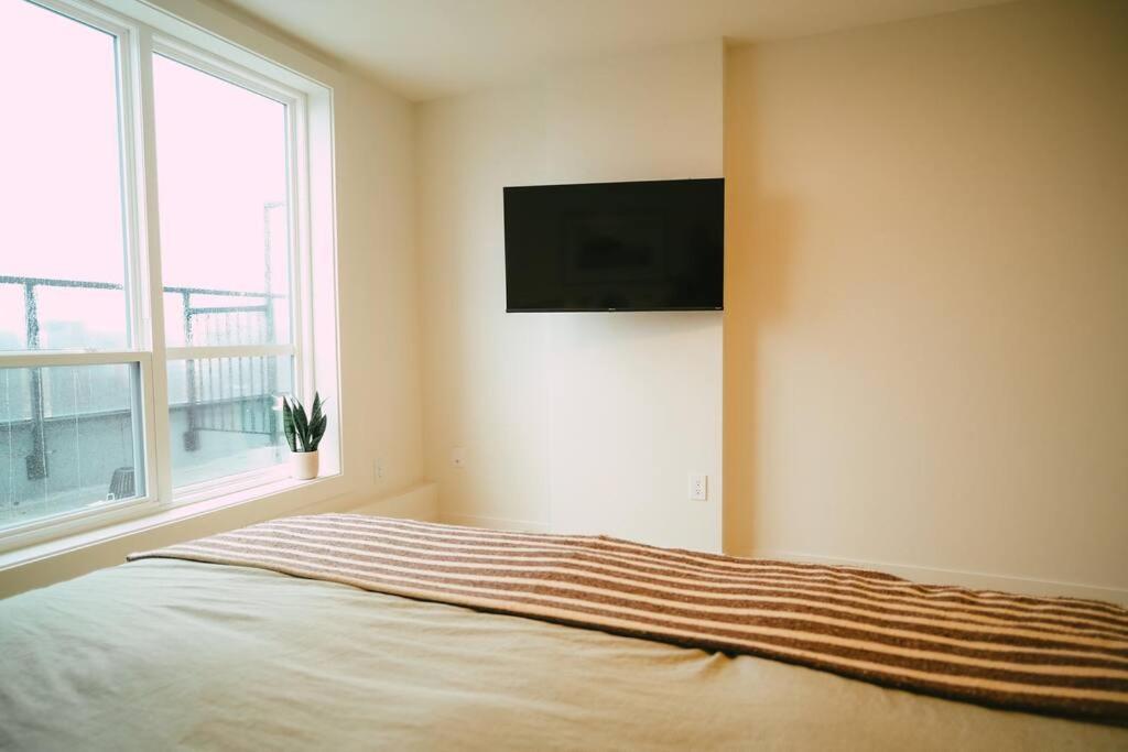 Chic Cozy Retreat - 2Br - Stunning North End Views Apartment Халифакс Екстериор снимка
